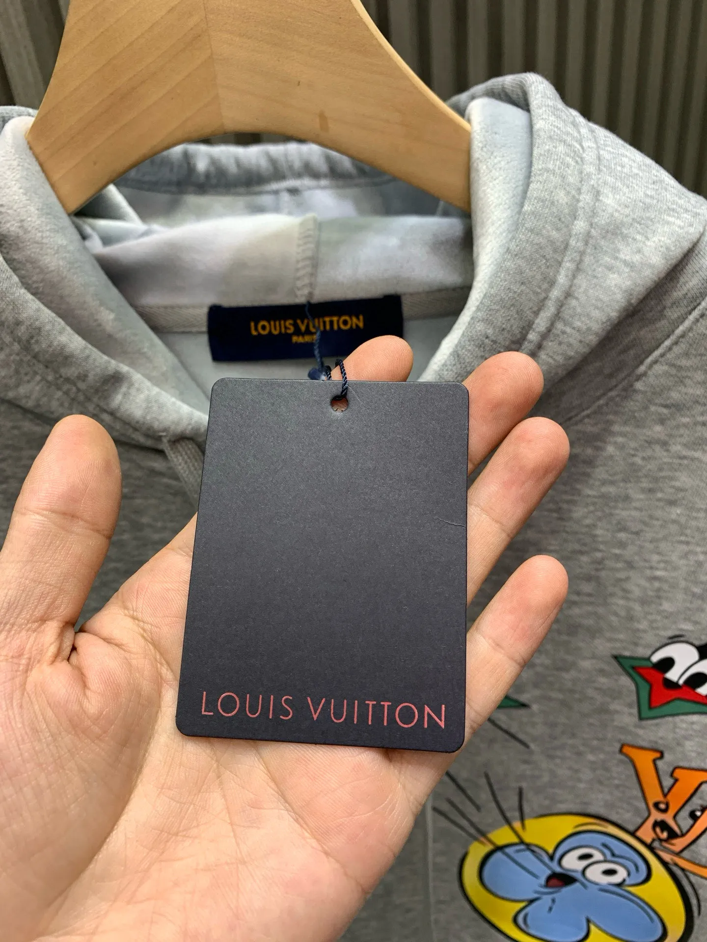 🅿️280 🀄️ Louis Vuitton Louis Vuitton Louis Vuitton 25ssIv paper airplane master design trendy brand new printed round neck sweatshirt autumn and winter 400 grams of pure cotton ➕ silver fox velvet New trendy classic sweatshirt Exquisite tailoring High-quality craftsmanship Made of custom-woven and dyed pure cotton fabric about 400 grams of pure cotton sweatshirt fabric Pattern imported digital printing technology Durable and washable, long-wearing without deformation Micro wide and versatile, the latest brick cabinets for men and women are synchronized, os dropped shoulder version, fashionable and individual, super versatile and good-looking, very suitable for both men and women, a must-have style, tag collar, washed wheat, complete with three labels